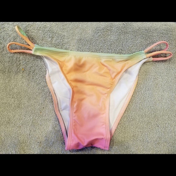 LAST 1 SMALL‼️ Seashell Bikini - Picture 4 of 5